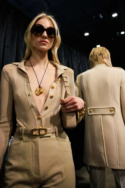 Look 19